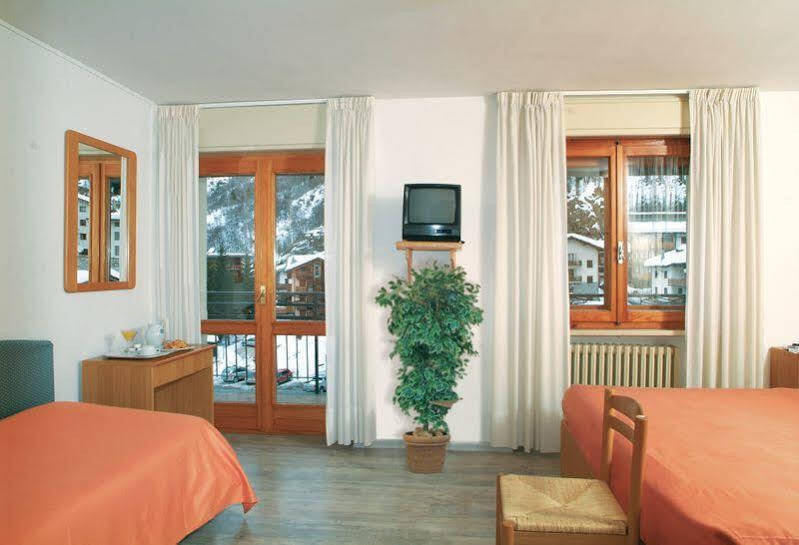Hotel Bijou Valtournenche Extérieur photo
